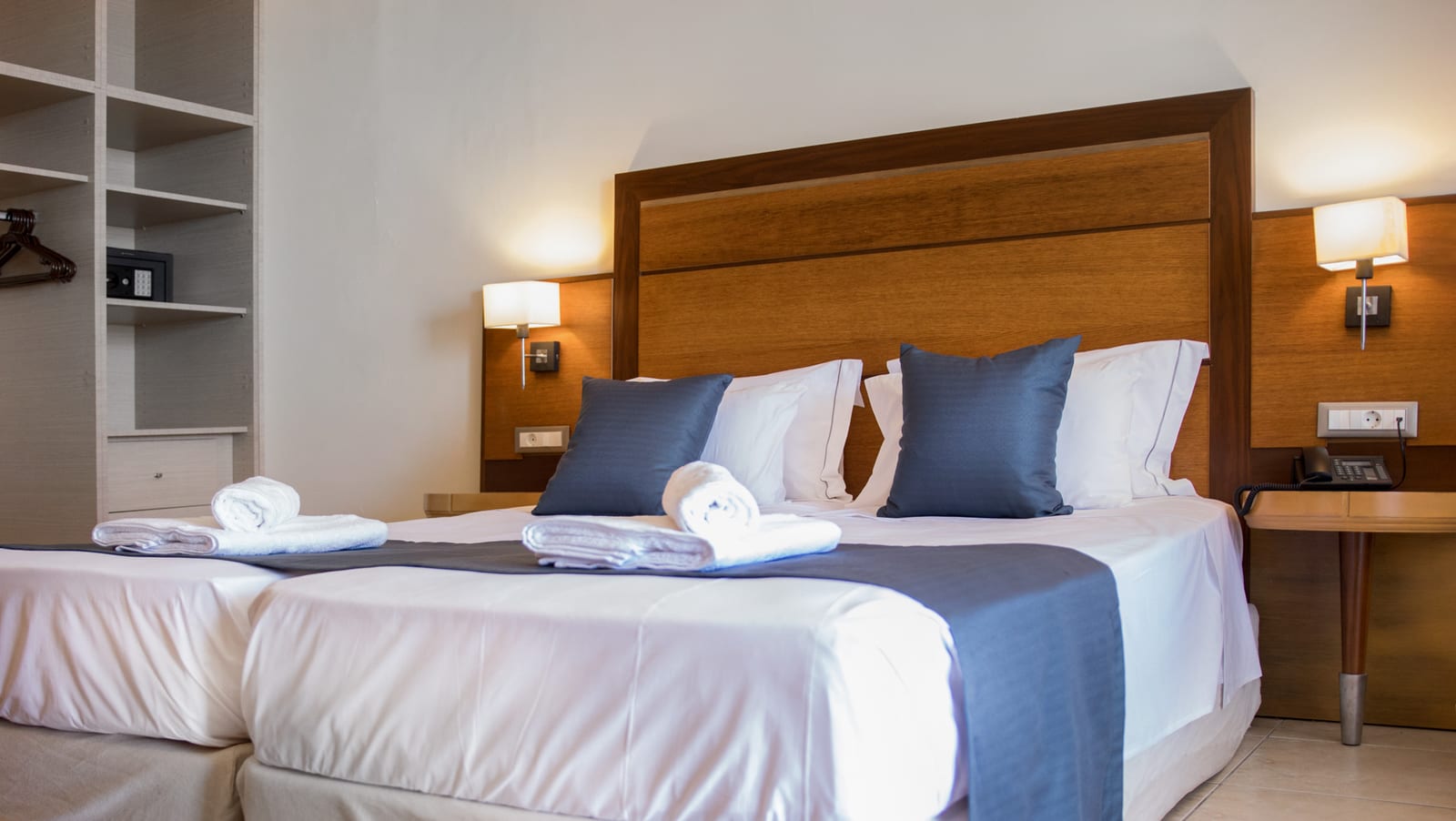 Manousos City