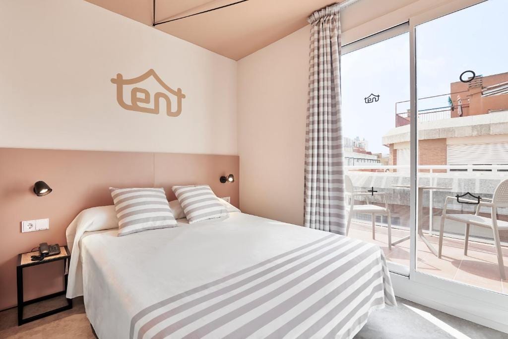 TENT HOTEL